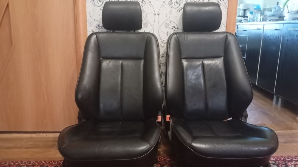 Продам кожанные сидения Мерседес 210