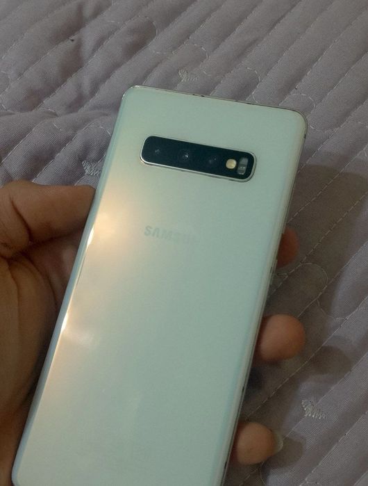 Самсунг с10+ PLUS