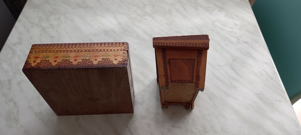 Две дървени кутии