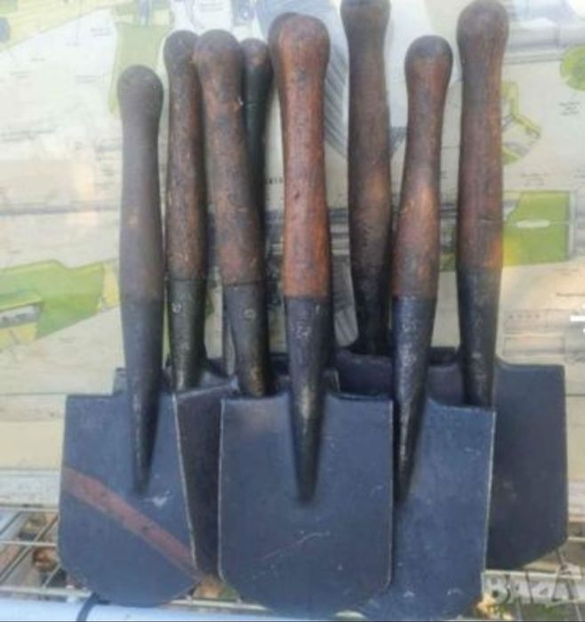 Войнишки лопатки шанцов инструмент