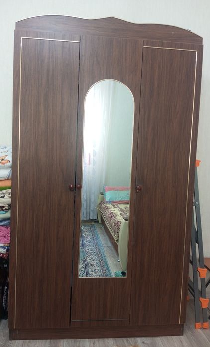 Старый бу шифонер спальный