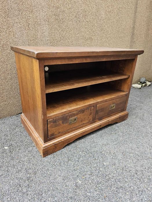 Аудио шкаф изработен изцяло от масив