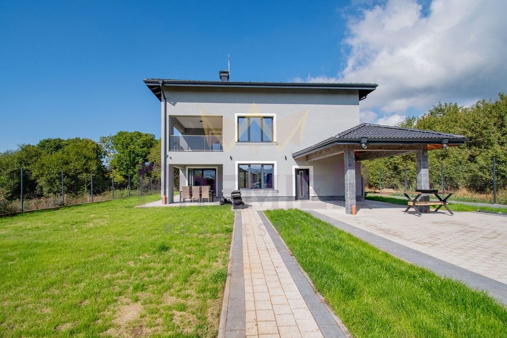 Продава се Къща в с. Осоица, Област София-област - 360 кв.м за 2084 €/кв.м - Снимка #1