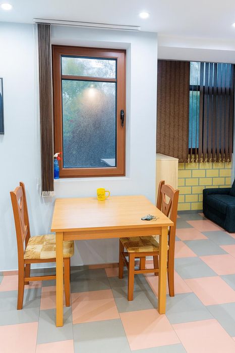 Дава се под наем Едностаен апартамент в Пловдив, Кършияка - 36 кв.м за 306 € - Снимка #2