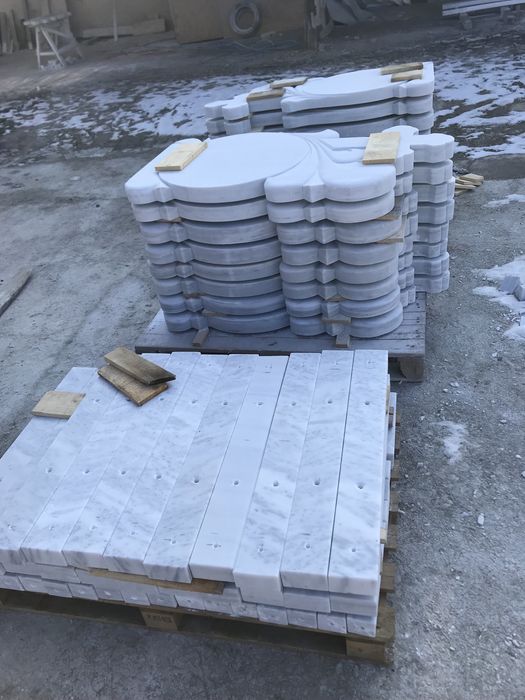 Monumente funerare en-gros prețuri producator