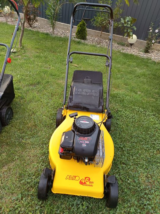 Mașină tuns iarba cu autotracțiune