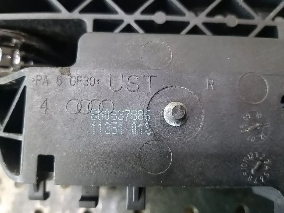 Maner usa dreapta fata audi q3 8u 8u0837886