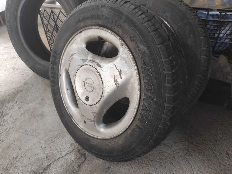 Гуми с джанти алуминиеви...