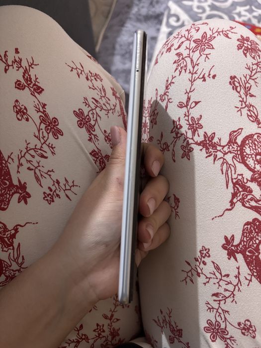 Продам телефон самсунг , можно в рэд