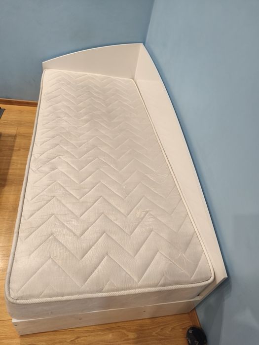 Единично легло с матрак