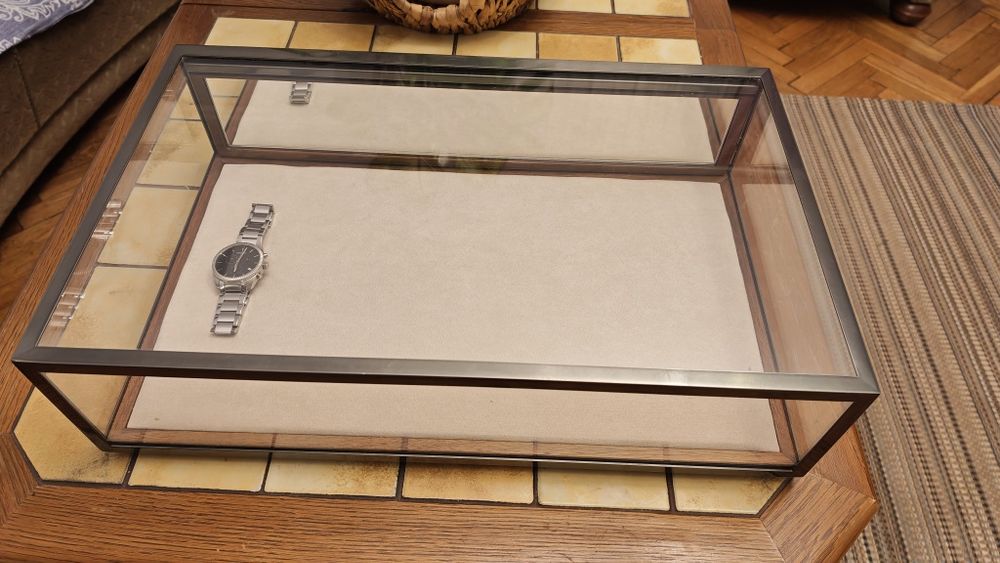 Vitrina / afisaj  / display bijuterii magazin / sufragerie