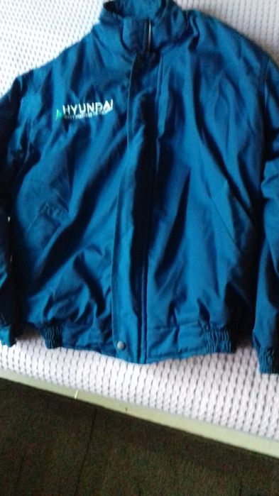 Продавам зимни и летни нови работни дрехи