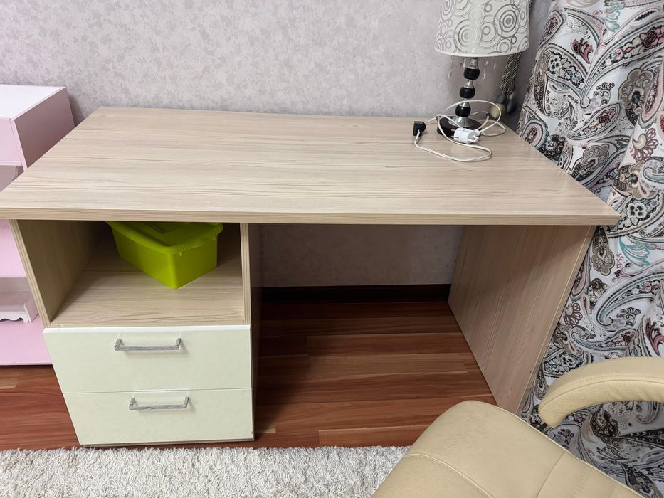 Кровать шкаф стол сиденье