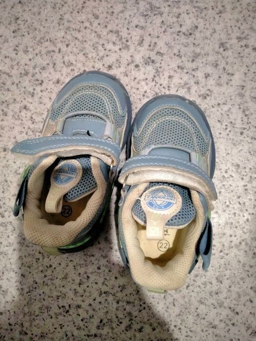 Разные вещички даром отдам.