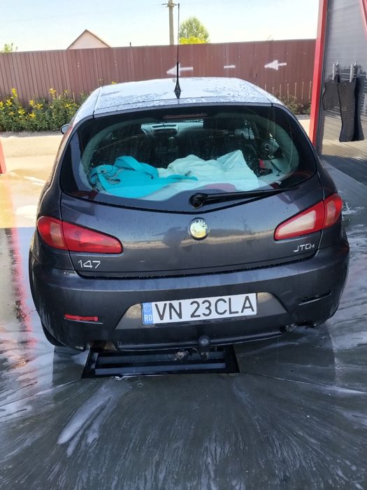 Vând Alfa Romeo 147