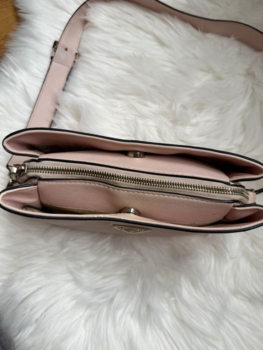 Дамска чанта Guess