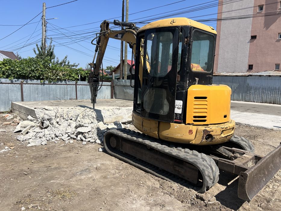 Inchiriez miniexcavator picon canalizari fose fundatii demolari