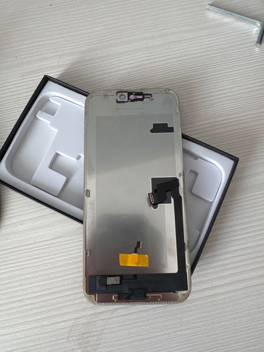 Дисплей iPhone 16 pro max