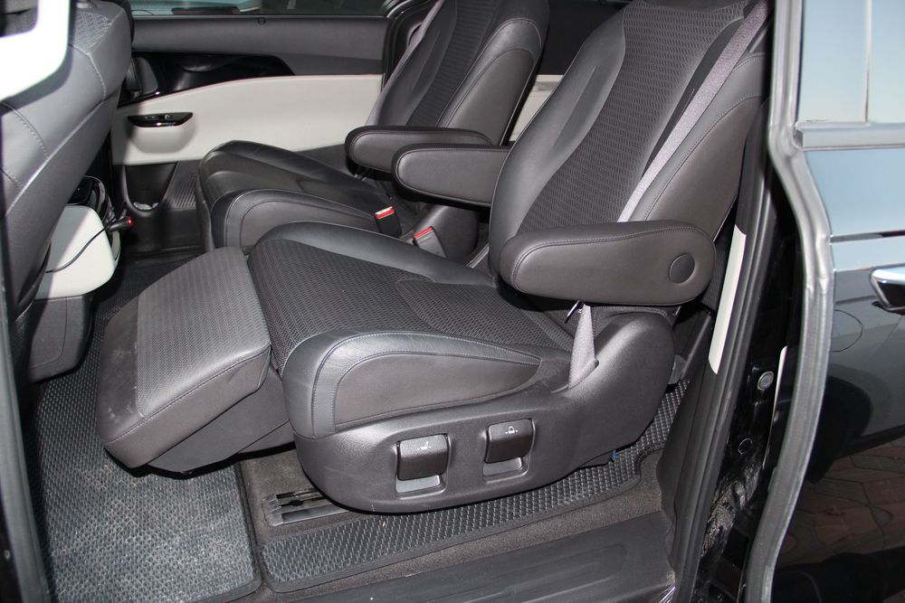 Kia Carnival продается