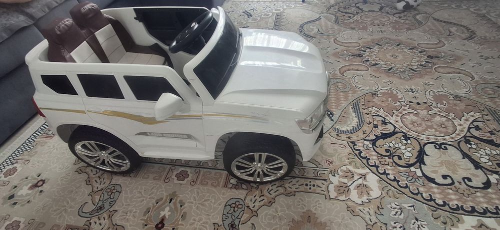 Продам детскую машинку на пульте