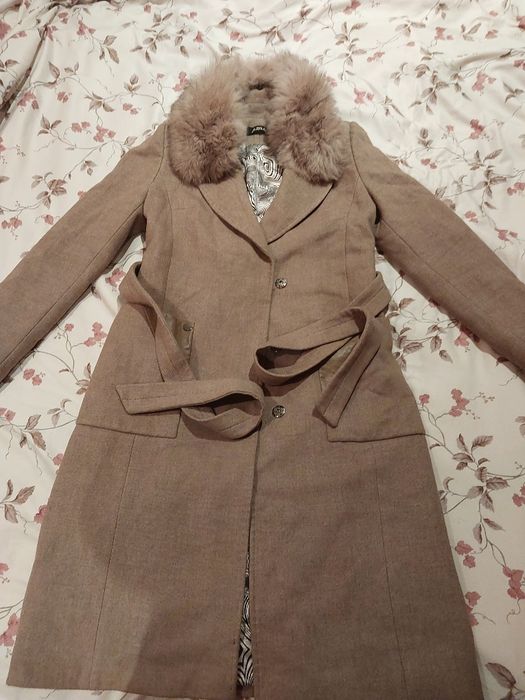 Пальто,  Азра Бренди