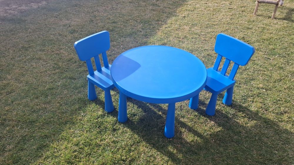 Vând set masă rotunda si douascaune mammut