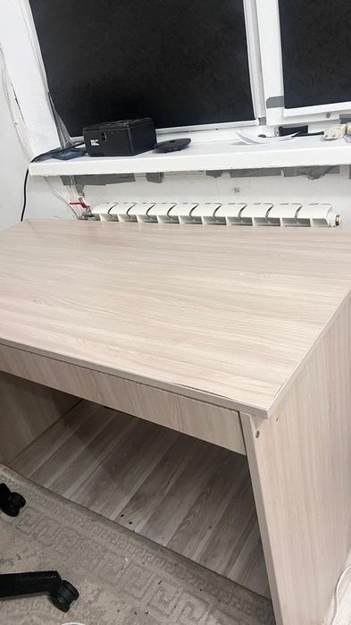 Продаётся офисный стол