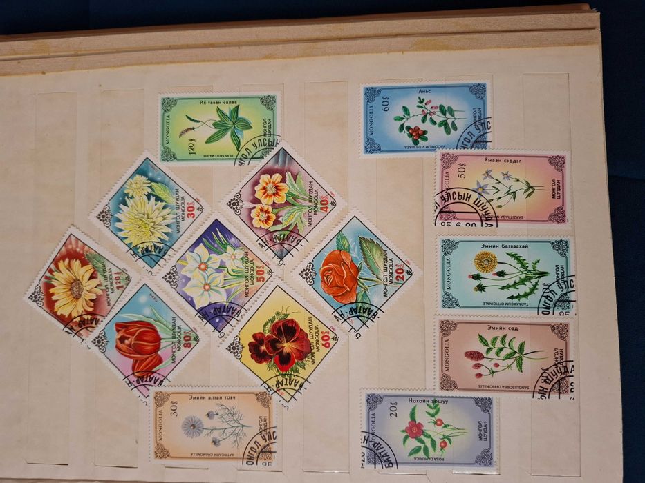 Продам альбом с марками(Тема: Цветы,бабочки,грибы...