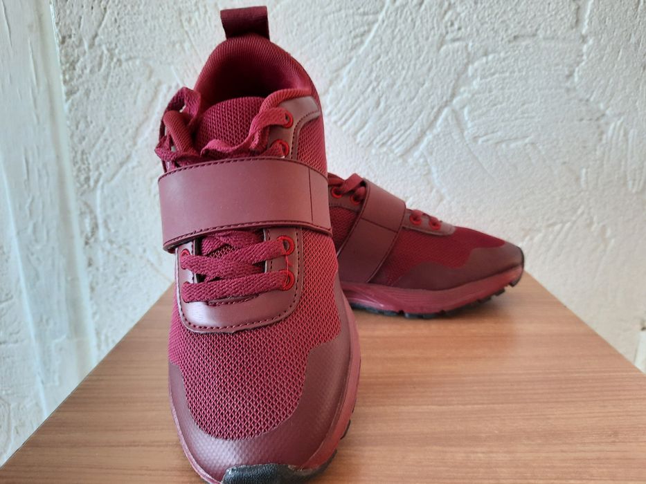 Продам новые кроссовки Asos