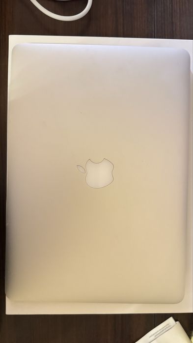 MacBook Air (13-inch, 2017)
