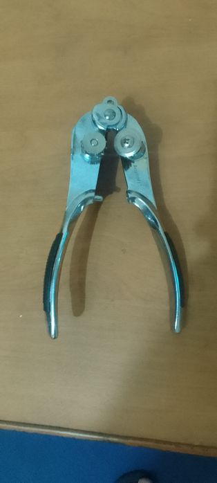 Продам консервный нож.. Фирма BergHoff.