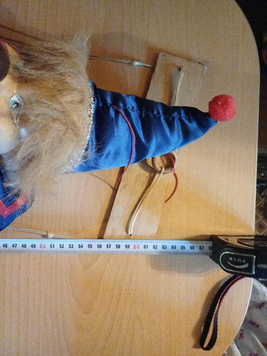 Стар  порцеланов люлеещ се клоун