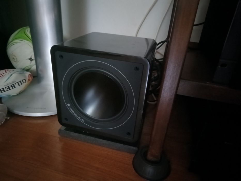 Vand 2 subwofere:Cambridge  Mini Minx 201