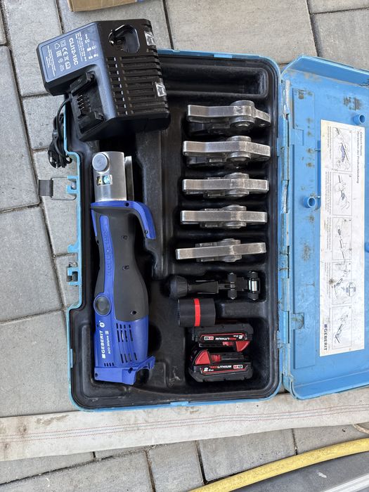 Vind presa de sertizare Geberit ACO203plus 2025 cu bac V15,18,22,28,35  completa la cutie