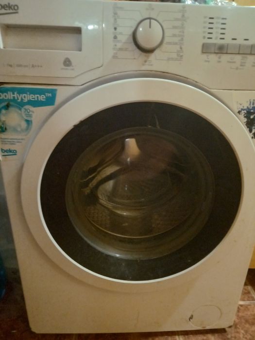 Продавам пералня Beko