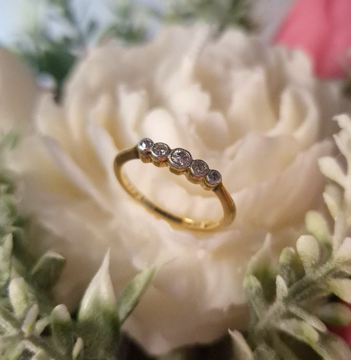 Inel foarte vechi din aur de 18K si diamante naturale