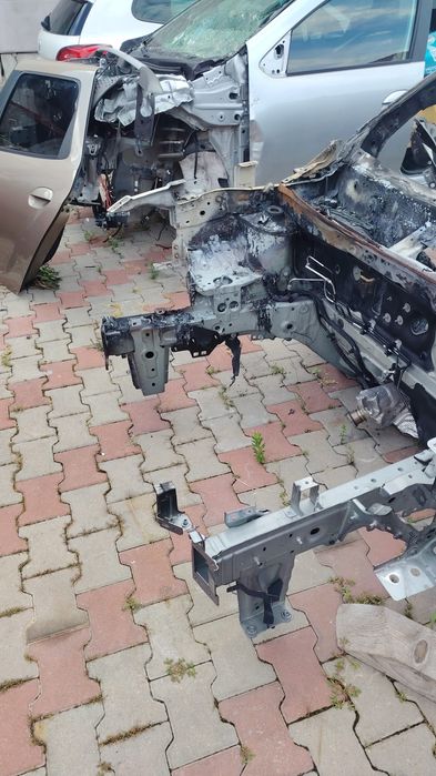 Lonjeron stanga sau Dreapta față Dacia Duster 3