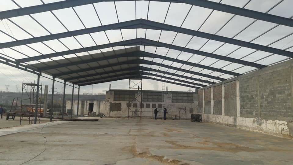 Vand hală metalică 11,5X30 metri cu panouri sandwich