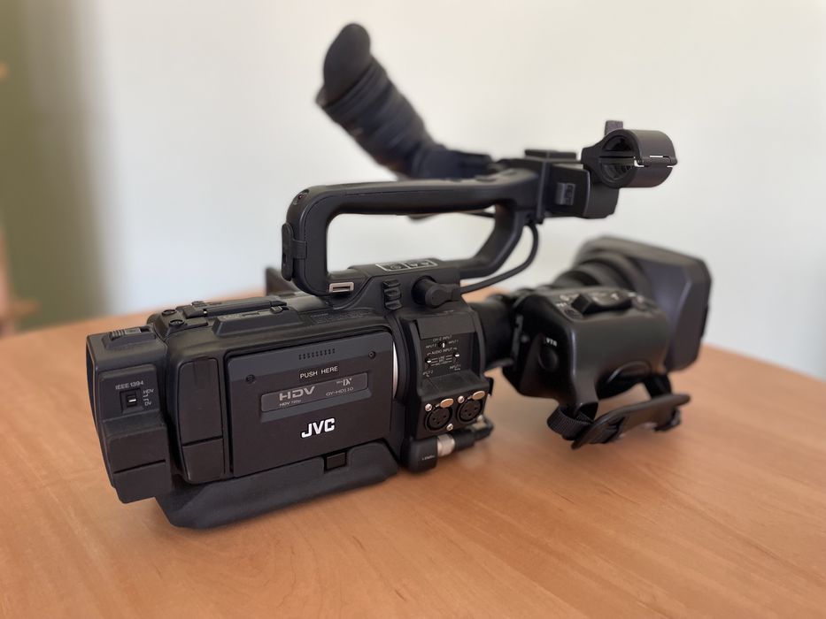 JVC GY-HD110U - 3-CCD Pro HD