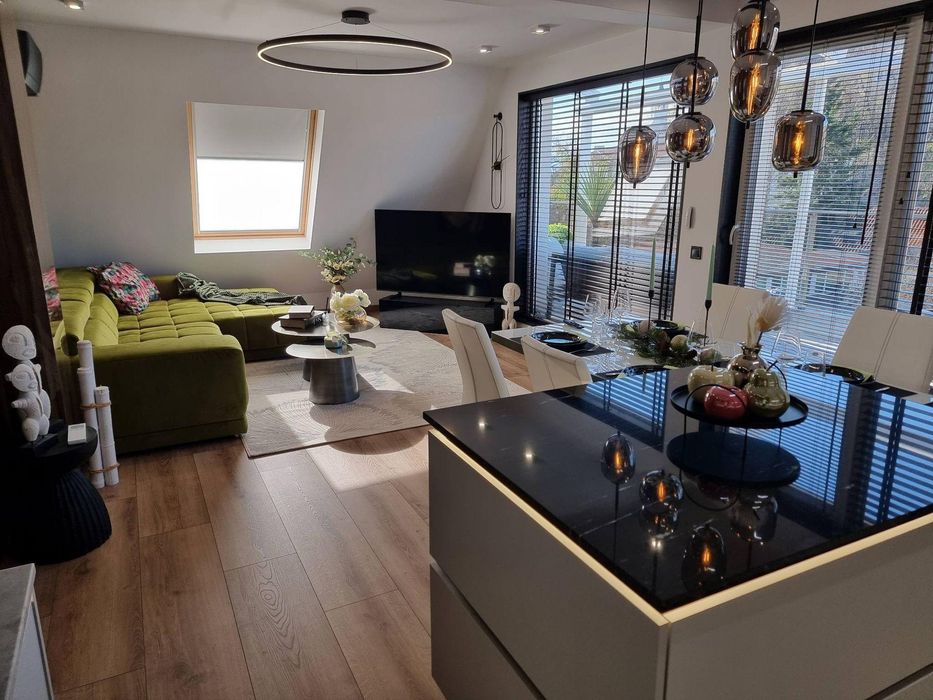 Дава се под наем Тристаен апартамент в Пловдив, Център - 130 кв.м за 1994.61 € - Снимка #1