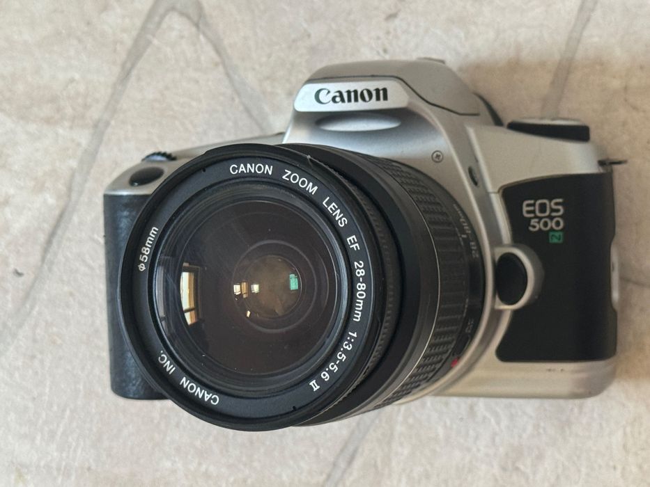 Aparat foto CANON EOS500 SLR pe film de 35mm