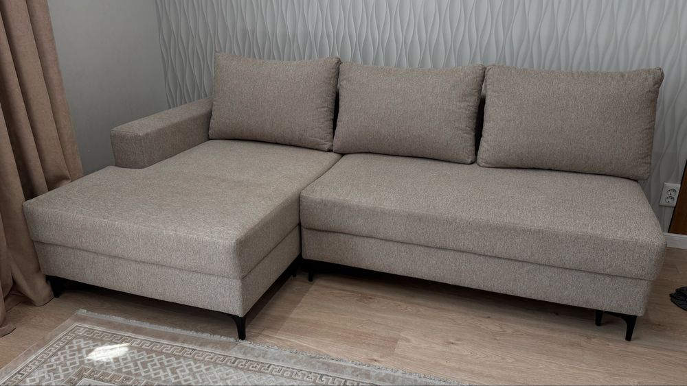 Диван угловой 2,4м