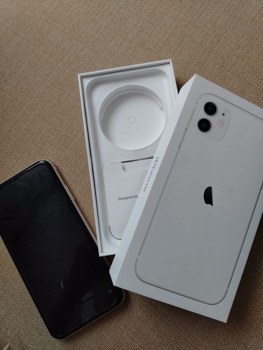 продам Apple iPhone 11 128GB (2022)
