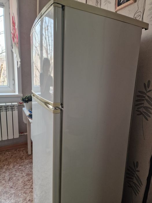 Холодильник, норд! Рабочий, но протикает вода