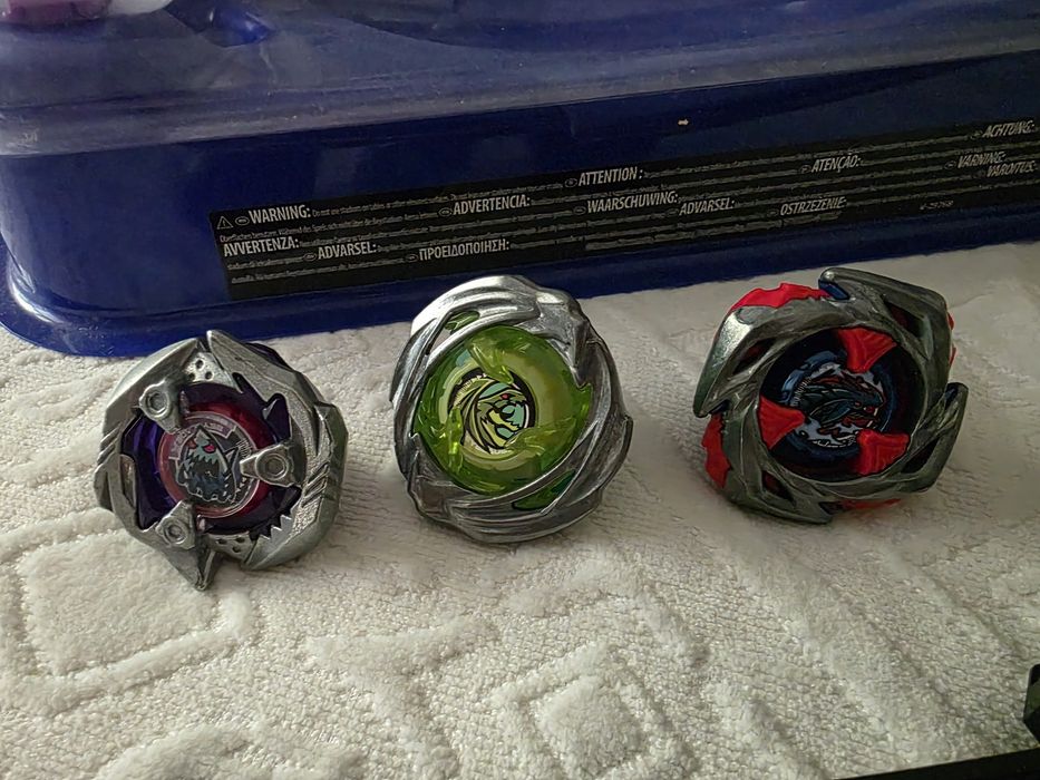 Beyblade X: арена + 3 волчка + 2 лаунчера