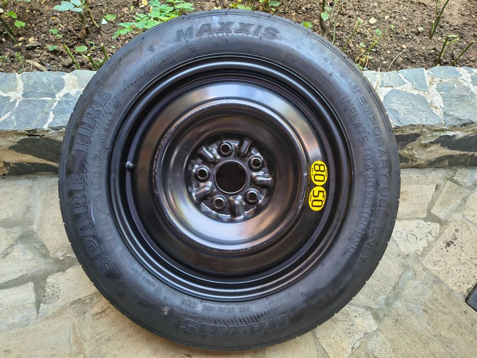 17" оригинални джанти за Toyota RAV4 с летни гуми Nokian + нова патерица