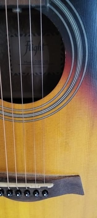 Продам гитару ..