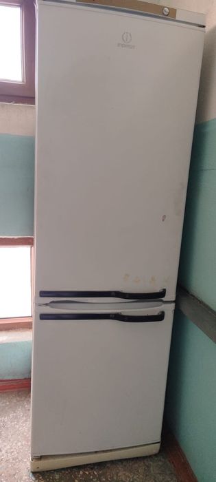 Холодильник Indesit