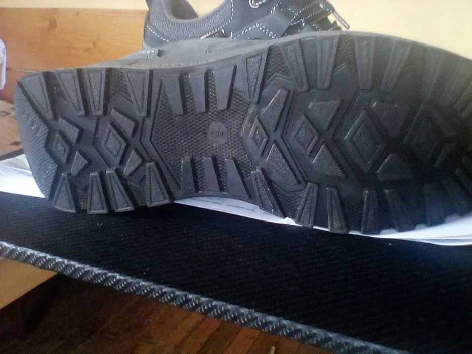 Продава маратонки 38  ном., само пробвани