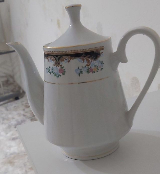 Продаётся кофейный сервиз на 6 персон